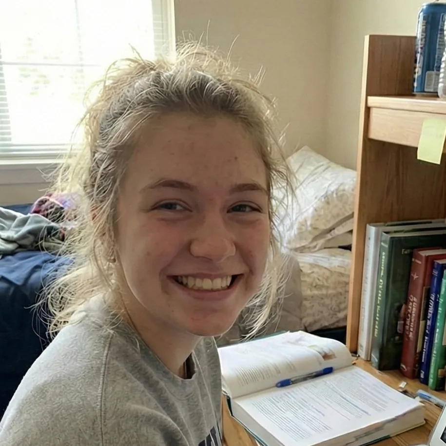 Lauren Mitchell before